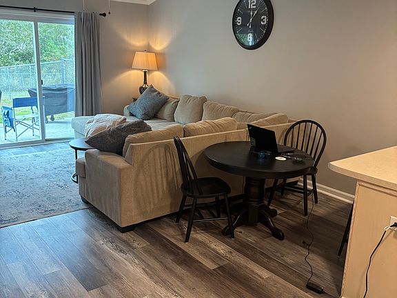 5th image of 130 Charlton Rd