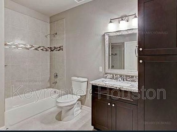 3rd image of 4204 Stassen St #B