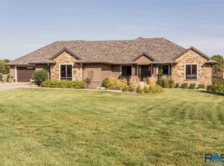 47970 Green Meadow Ln, Harrisburg, SD 57032