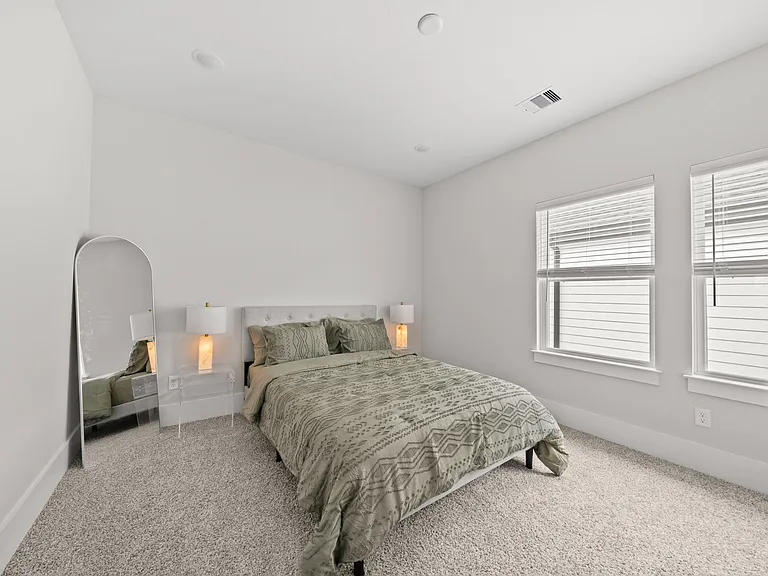 1208 Moody St — Photo 8