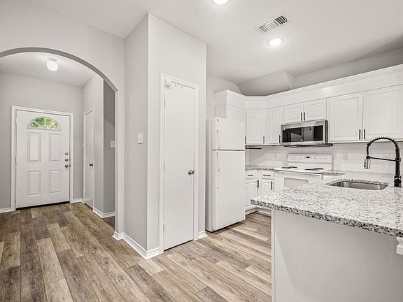 3rd image of 7819 Kingsbury Way Unit 3