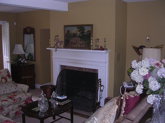 Formal living room w/fireplace