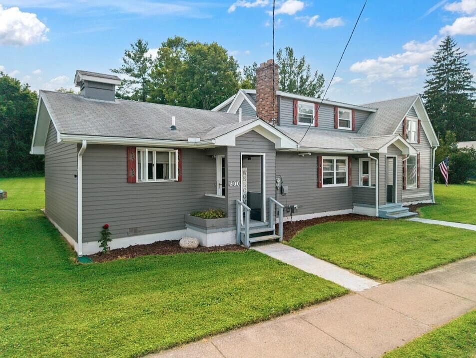 1st image of 300 Lynn St