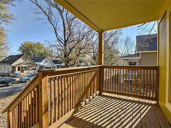 4th image of 326 N White Ave