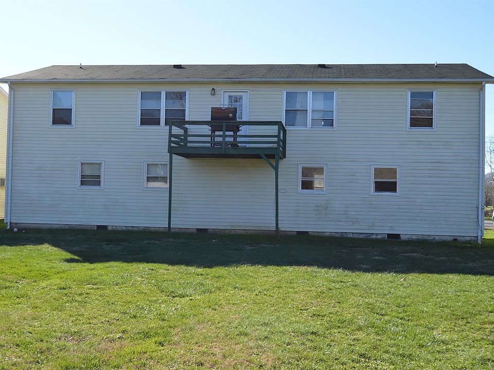 2nd image of 192 Lovers Ln APT 4