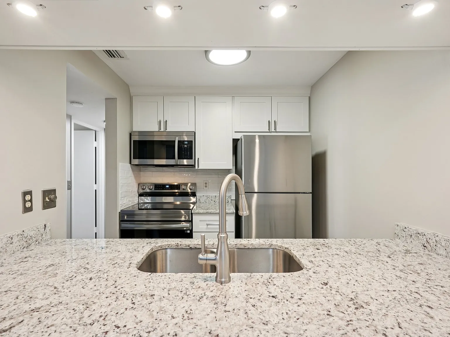3265 Beneva Rd — Photo 2