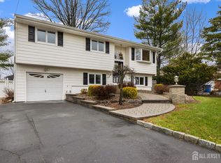 4 Seymour Ter, Piscataway, NJ 08854