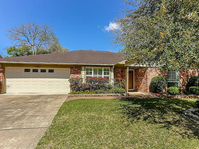 13810 Ivymount Dr — Photo 1