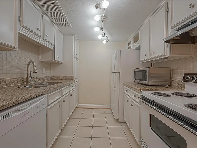 2350 Bering Dr #122 — Photo 15