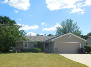 N76W15295 Prairie Ln, Menomonee Falls, WI 53051