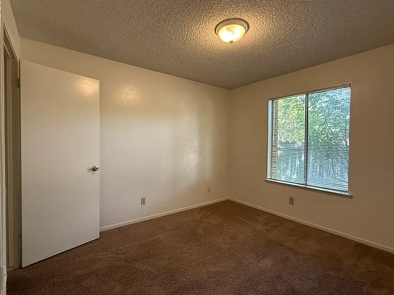 1632 Dennis Ave — Photo 9