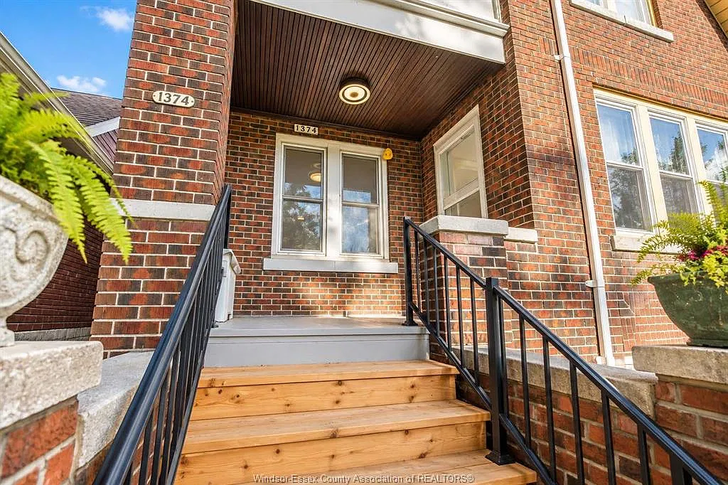 3 bed, $1,700 — Photo 2