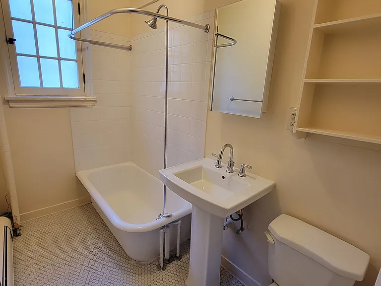 Chateau Apartments — Photo 7