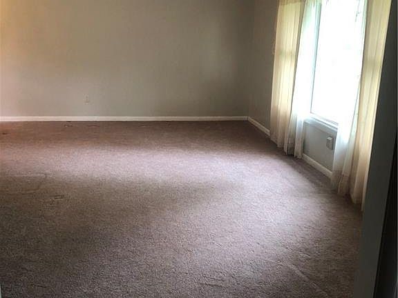 4th image of 10501 Briarwood Ct