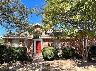 921 High Point Dr, Midlothian, TX 76065