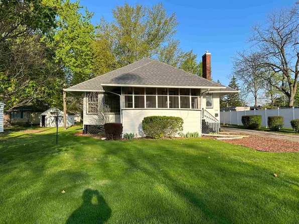 118 Commercial St, Chesaning, MI 48616