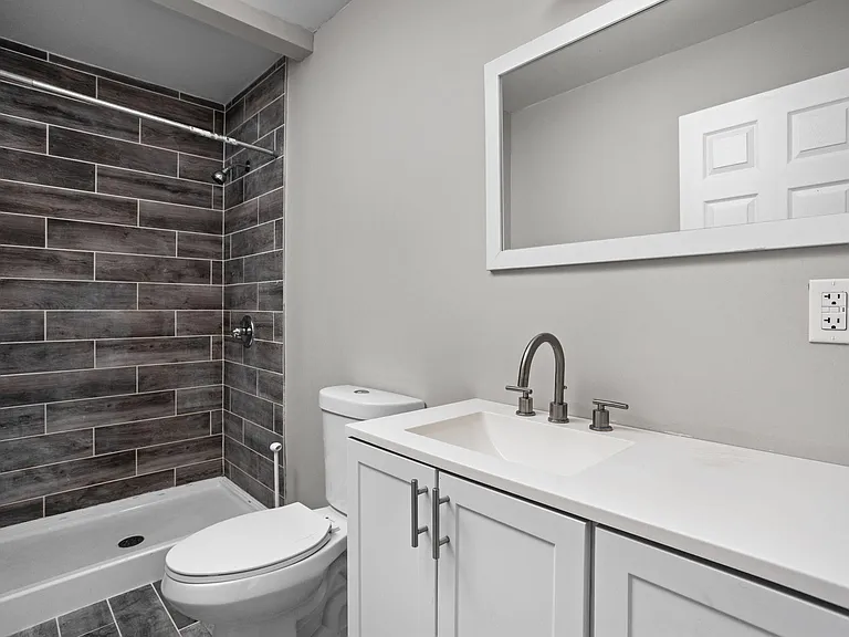 2210 Pleasant St — Photo 19