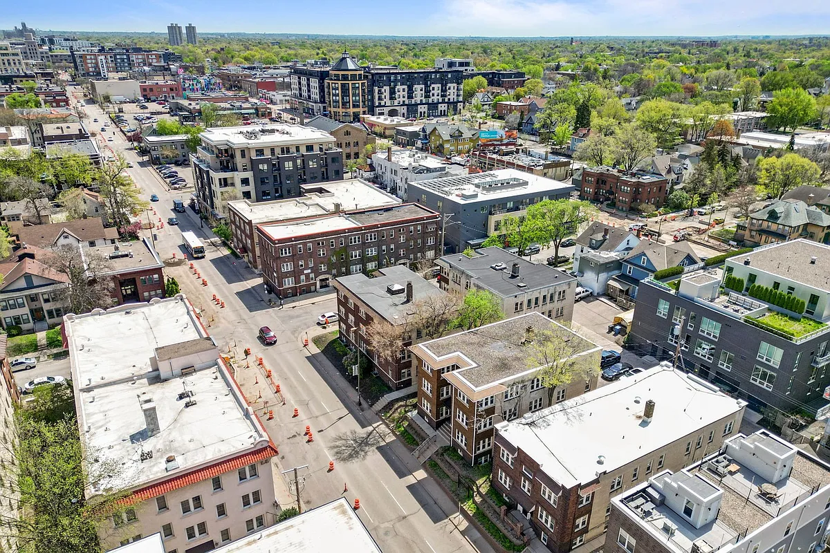 Building Photo - Lagoon Avenue Eststes