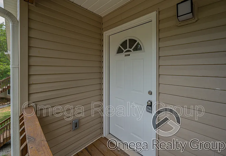 1178 Aquarius Dr — Photo 1