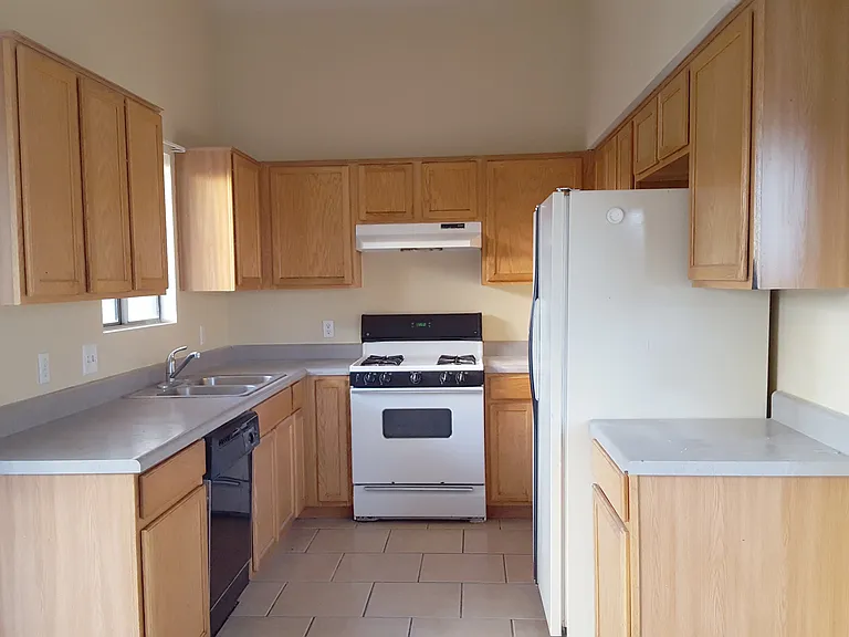 5040 S Maple Ct — Photo 3
