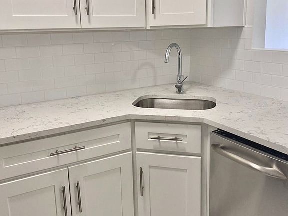 5th image of 165 Christopher St #6FF