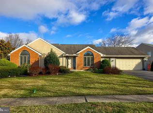 94 Magnolia Dr, Leola, PA