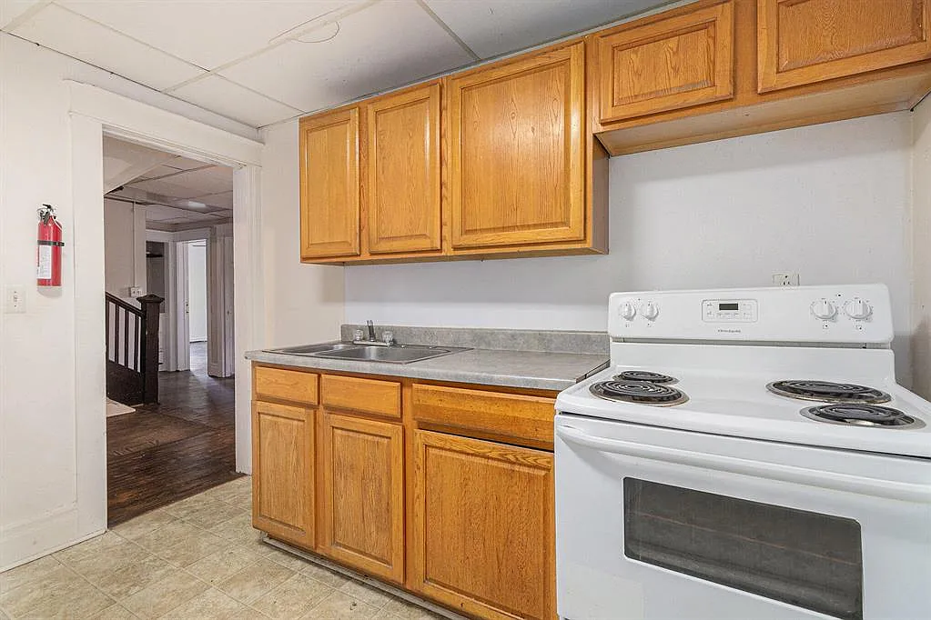5 bed, 1746 sqft, $500 — Photo 4