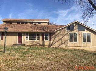 6301 NW Huonker Rd, Kansas City, MO 64151