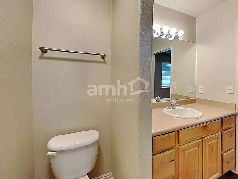 1444 S 50 W — Photo 8