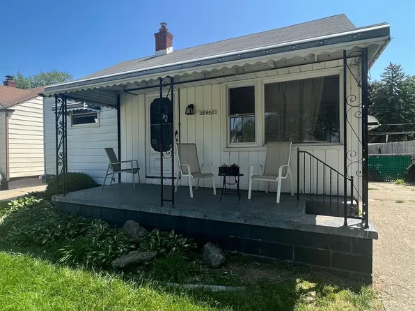 28450 Essex St, Roseville, MI 48066