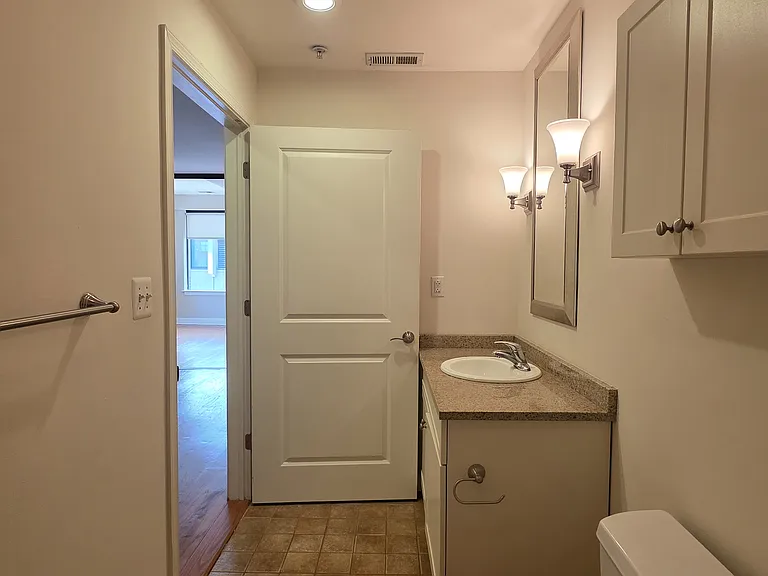 125 N 4th St #401 — Photo 23