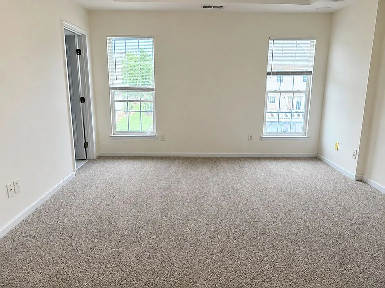 913 Tiger Ln — Photo 16