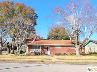 2502 E Poplar Ave, Victoria, TX 77901