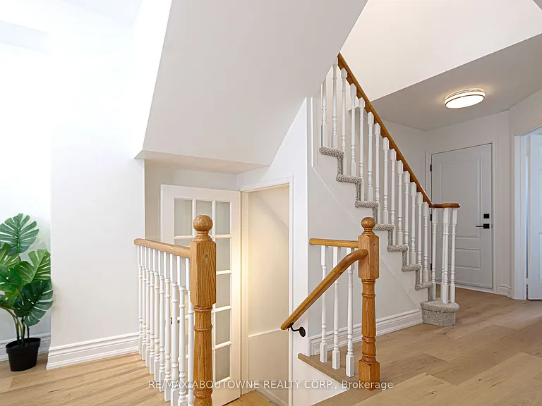 1114 Lindsay Dr — Photo 9