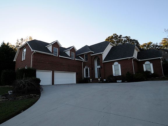2nd image of 5805 Glenlyn Dr