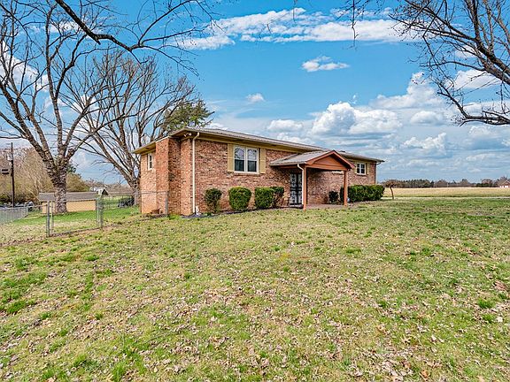 2nd image of 501 Scenic Ln