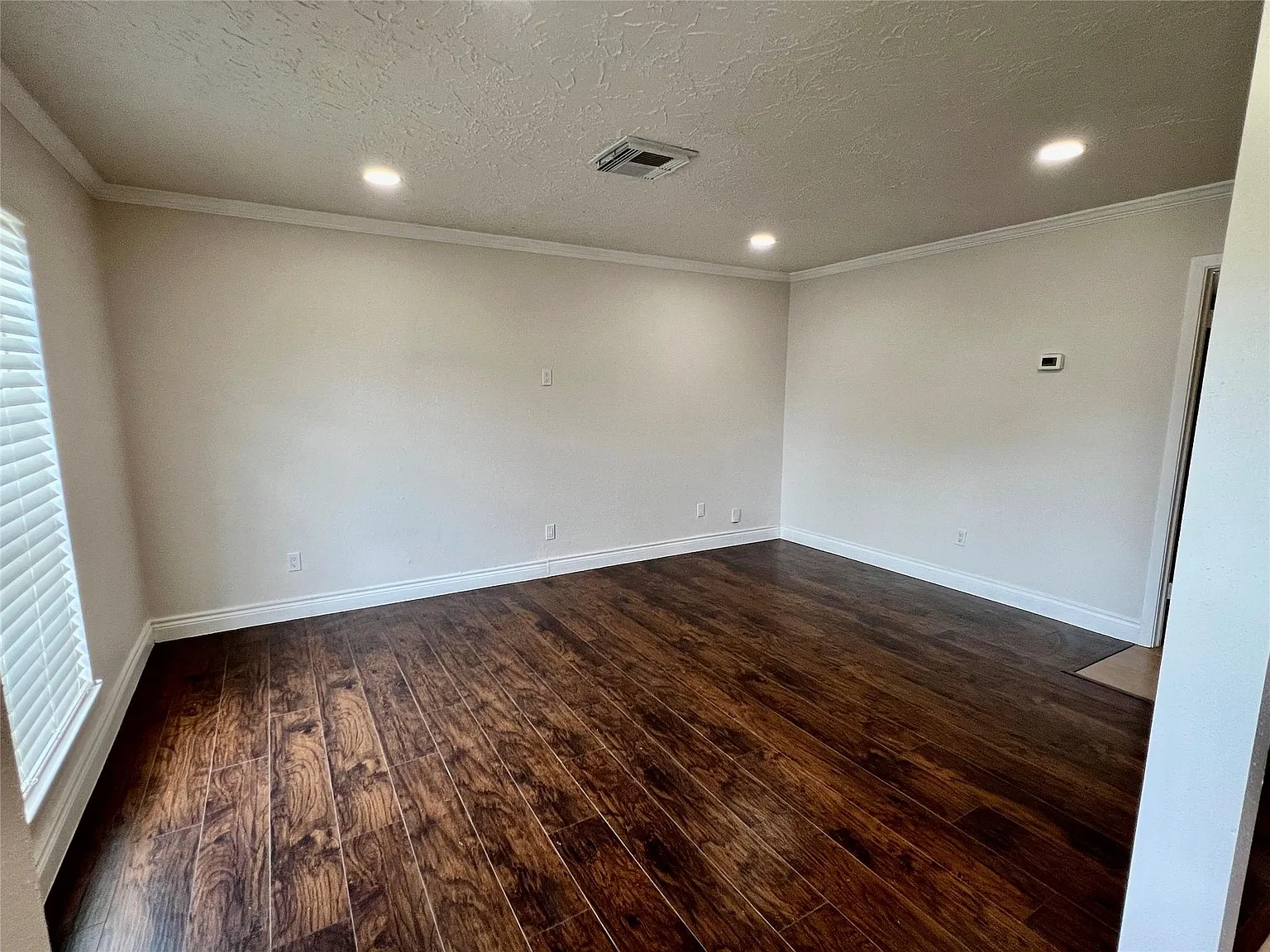 3 bed, 2.0 bath, 1372 sqft, $1,950 — Photo 4