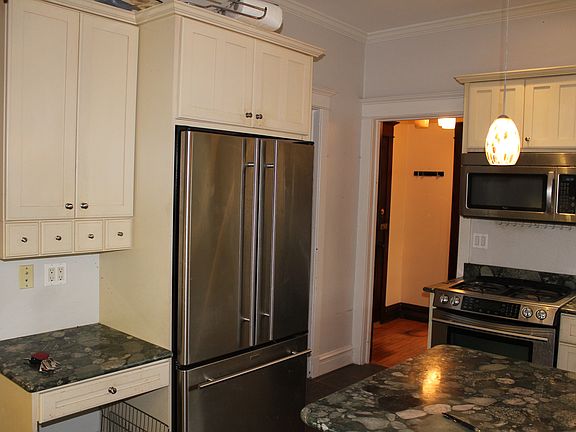 3rd image of 904 W Schubert Ave #2E