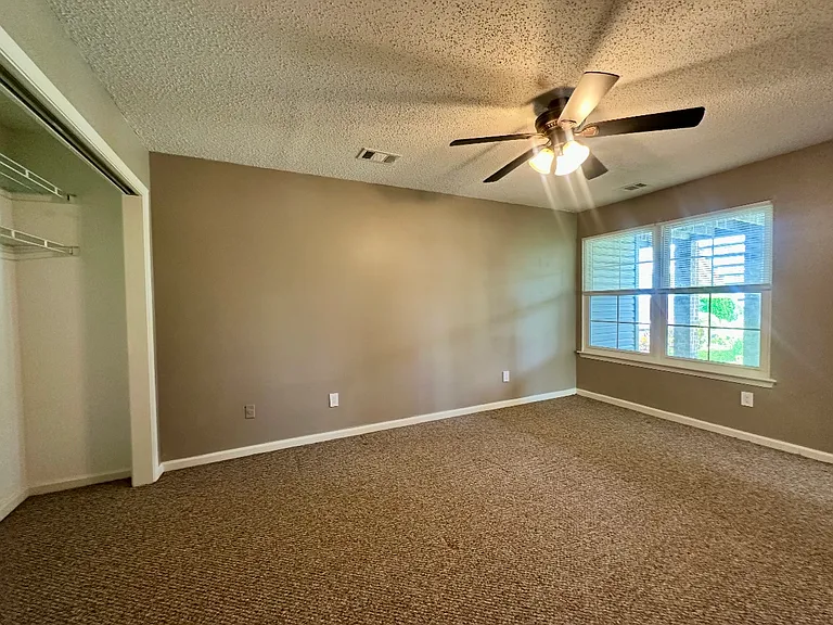 4044 Laurel Green Cir — Photo 15