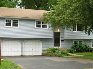 8 Alexander Rd, Bloomfield, CT 06002