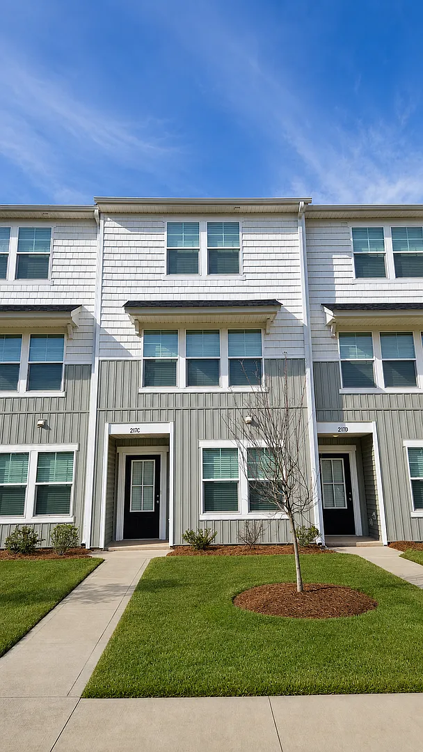 3-Bedroom, 3.5 Bath Townhome for Rent in Mooresville, NC | Attached Garage & Modern Kitchen — Photo 1