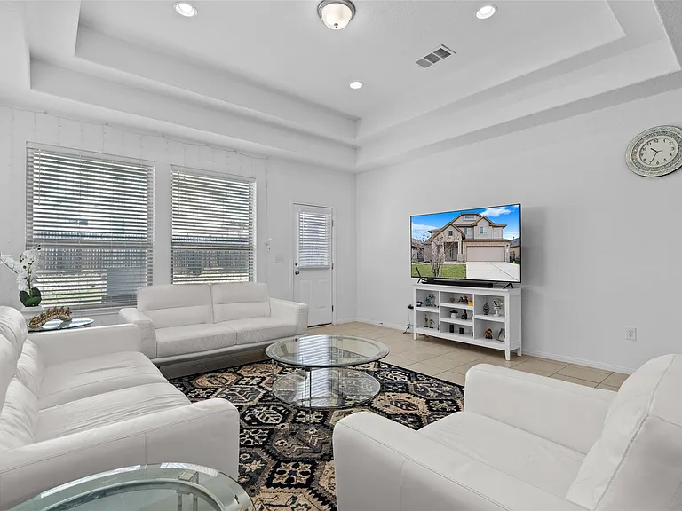 325 La Joya Pass — Photo 12