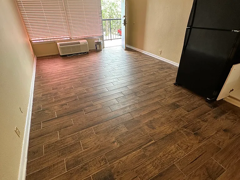 Studio in Davenport, FL 33937 showing the reverse view to the exit door, 300 Sq ft of living space, including utilities