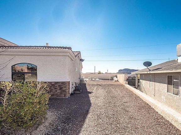 5th image of 3310 Arapaho Dr
