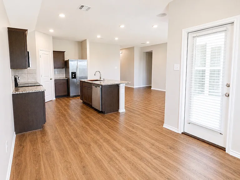 819 Rustic Way — Photo 7
