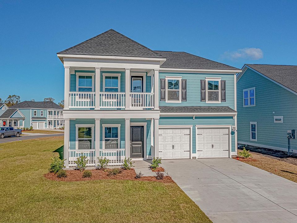 New Home. New Appliances. 2 master suites one upstairs other downstairs. 2 Family Rooms, one upstairs other downstairs. Additional bedrooms all upstairs. 2 Veranda's/balconies. Large back patio screened room. Lg 2 car garage, Lg driveway for temporary ext