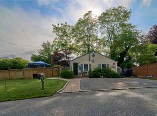 548 Maple Ave, Patchogue, NY 11772