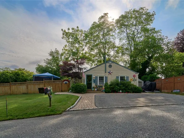 548 Maple Avenue, Patchogue, NY 11772