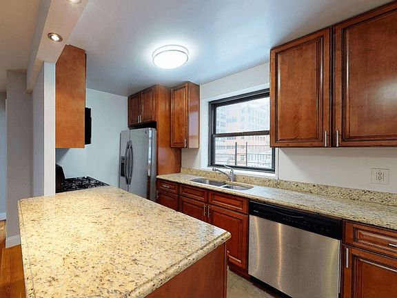 3rd image of 301 E 47th St APT 5C