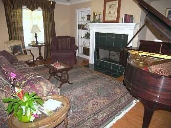 3rd image of 1633 Torrington Dr